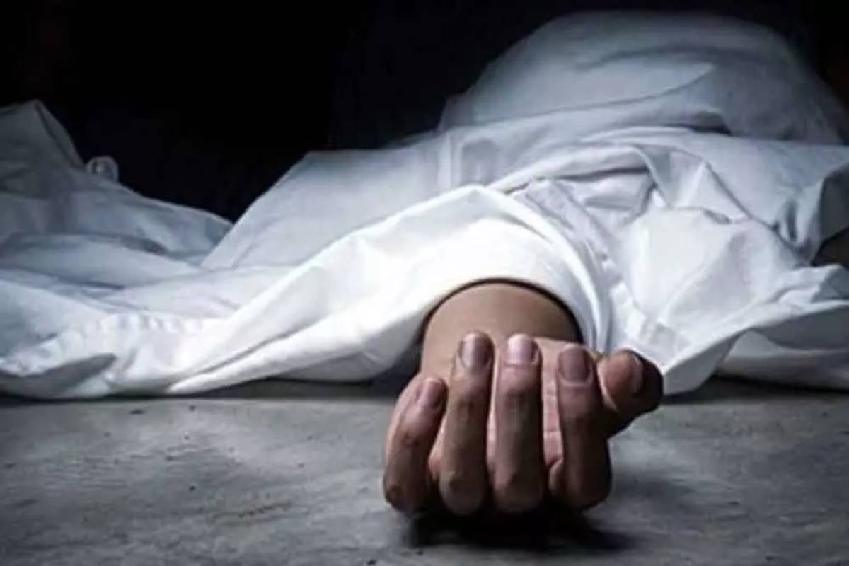 हुरीले ढालेको रुख बज्रदा एकजनाको मृत्यु